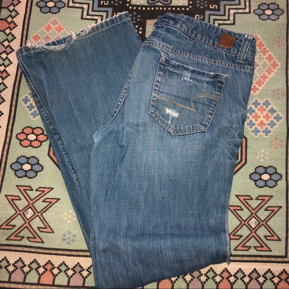 American eagle low rise distressed jeans